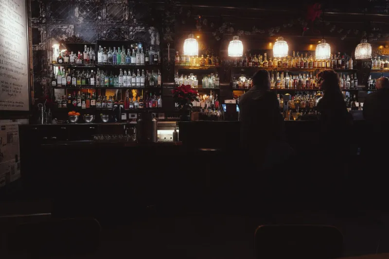 The Regular Is Royalty: How Canadian Bars Are Ditching Weekend Hype for the People Who Show Up Every Tuesday